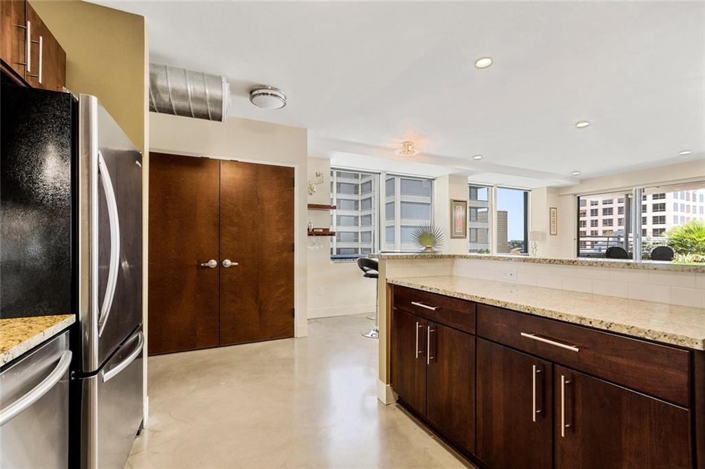 Austin Condo: 800 Brazos Street