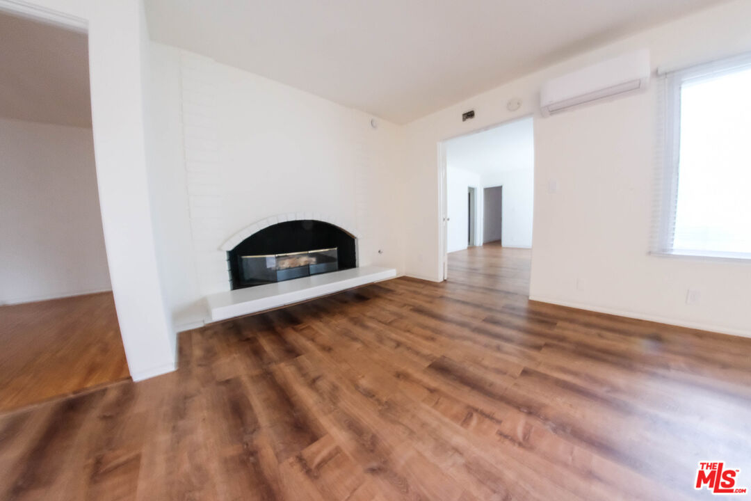 Playa del Rey Condo: 7758 West 91st Street