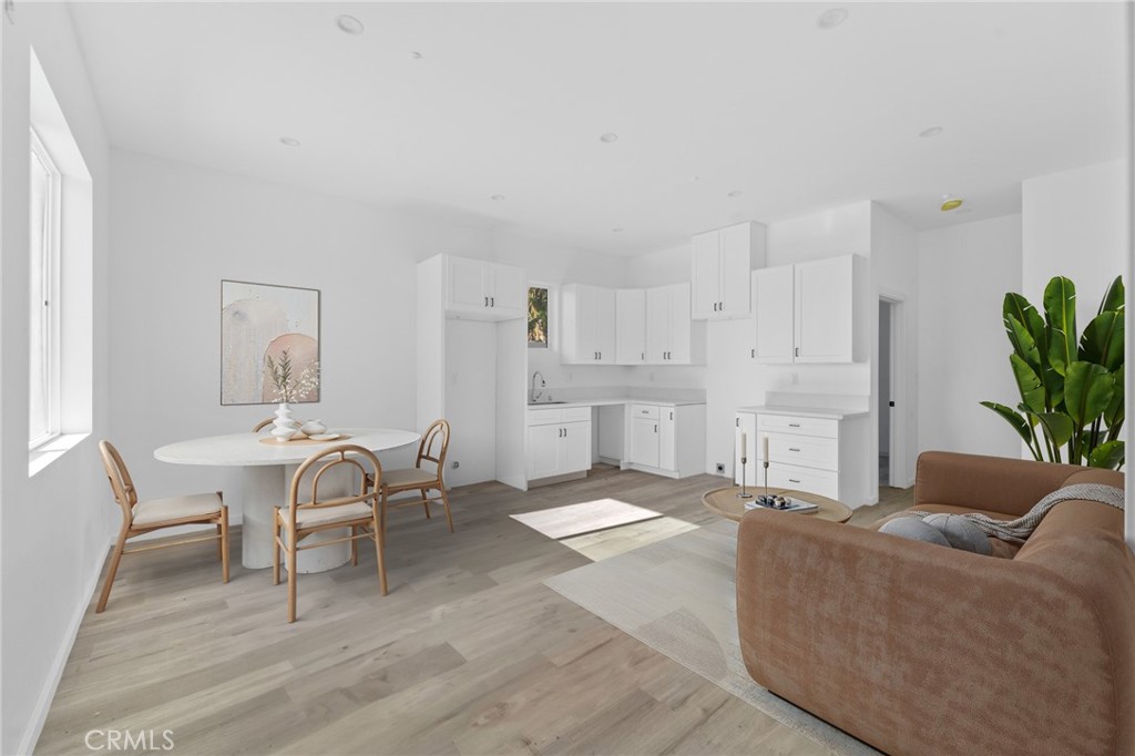 Northridge Condo: 8512 Wilbur Avenue