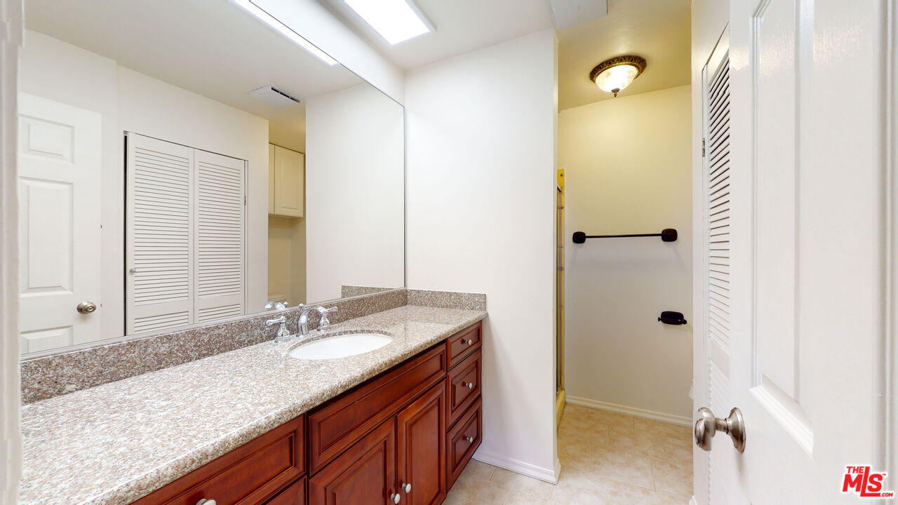 Playa del Rey Condo: 8600 Tuscany Avenue