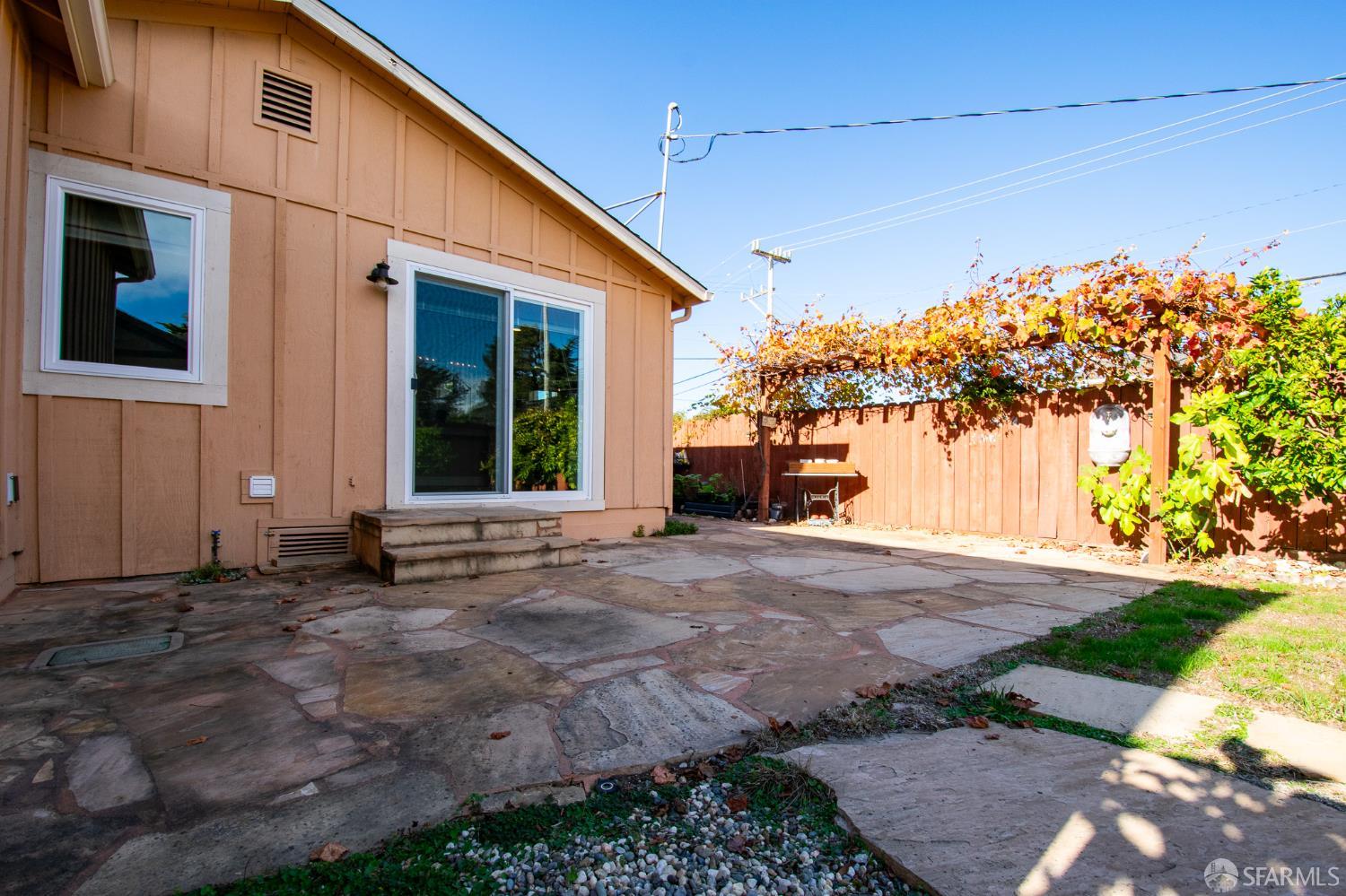 Monterey Condo: 40 Encina Avenue