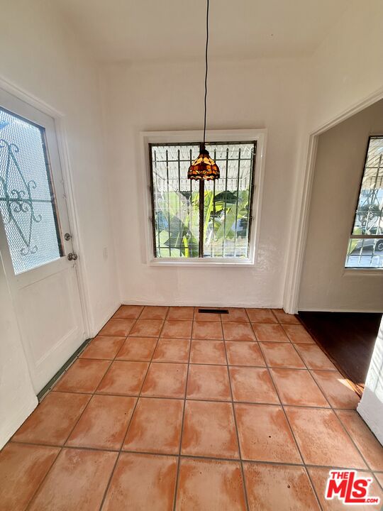 Los Angeles Condo: 2166 Beachwood Terrace