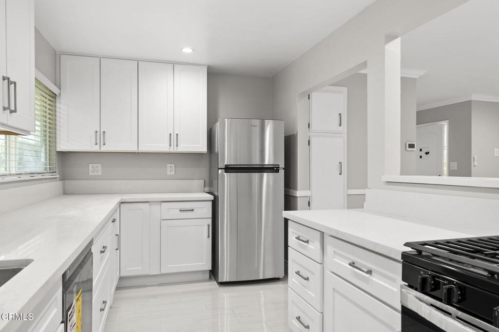 Ventura Condo: 910 Seaside Court