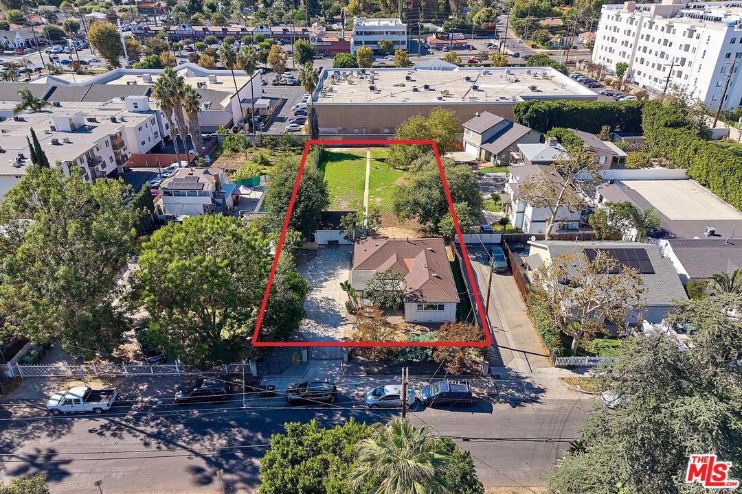 Van Nuys Condo: 6443 Columbus Avenue