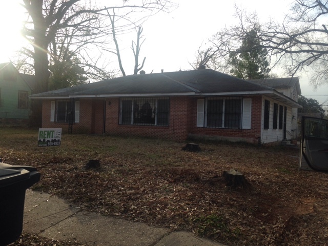 Shreveport House: 3317 West College St