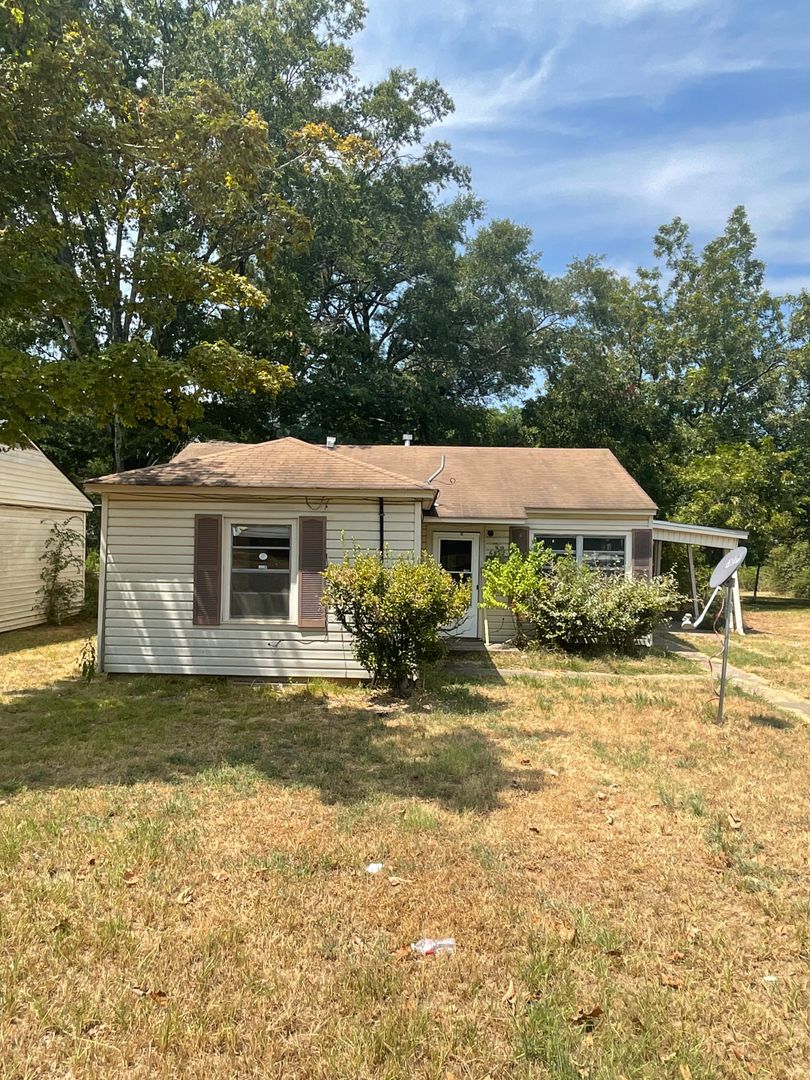 Shreveport House: 6512 Canal Blvd