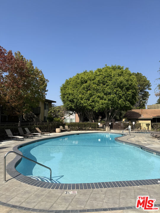 Torrance Condo: 1123 Sepulveda Boulevard