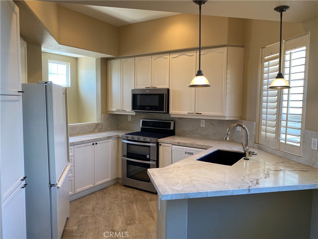 Rancho Santa Margarita Condo: 52 Vía Pamplona