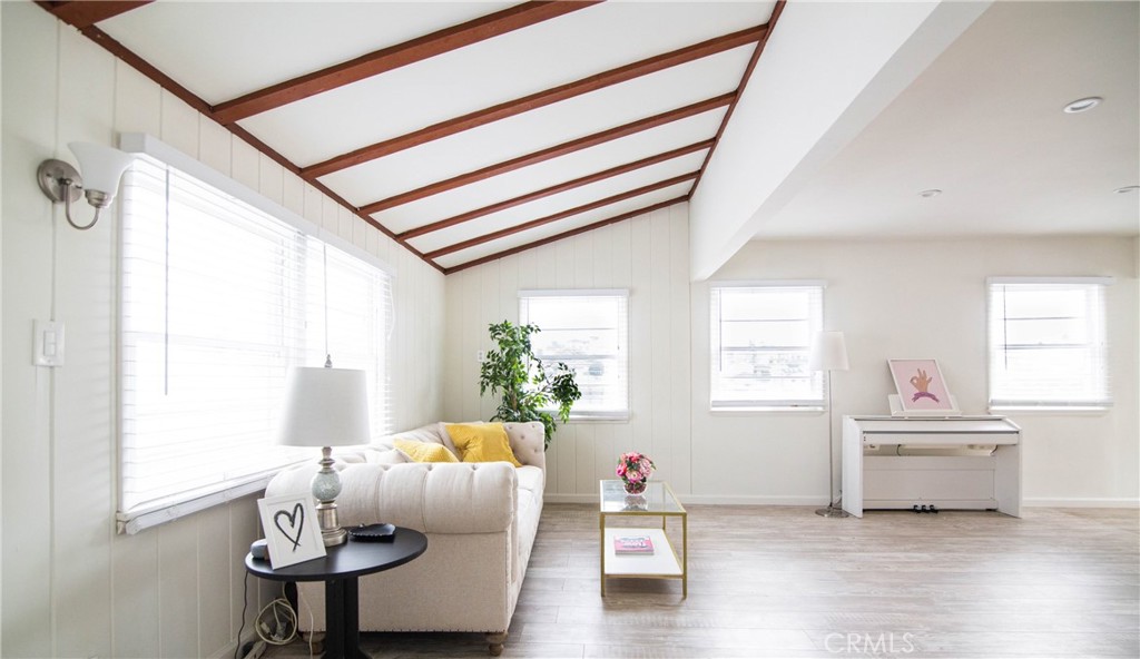 El Segundo Condo: 626 Eucalyptus Drive