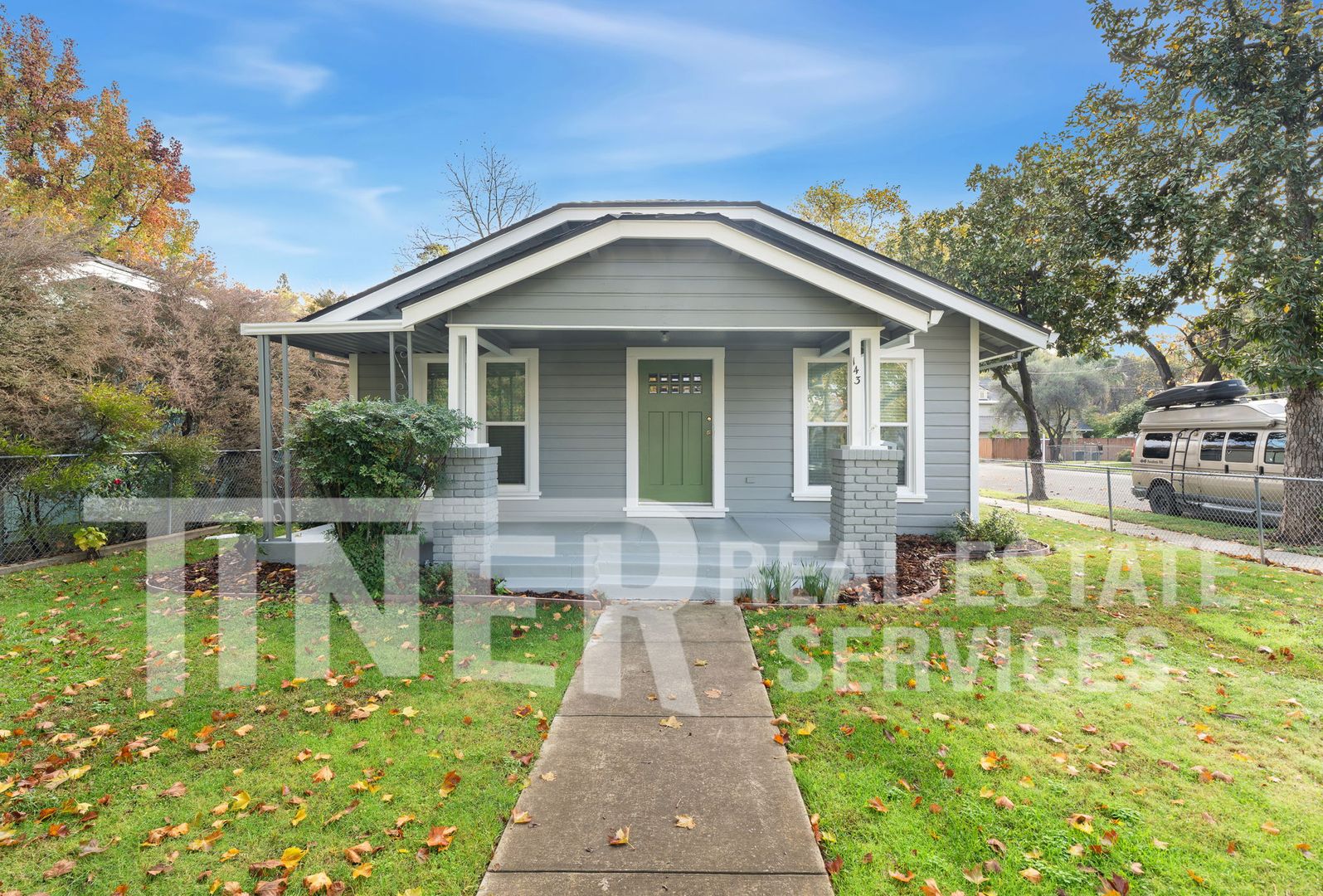 Roseville House: 143 Earl Avenue