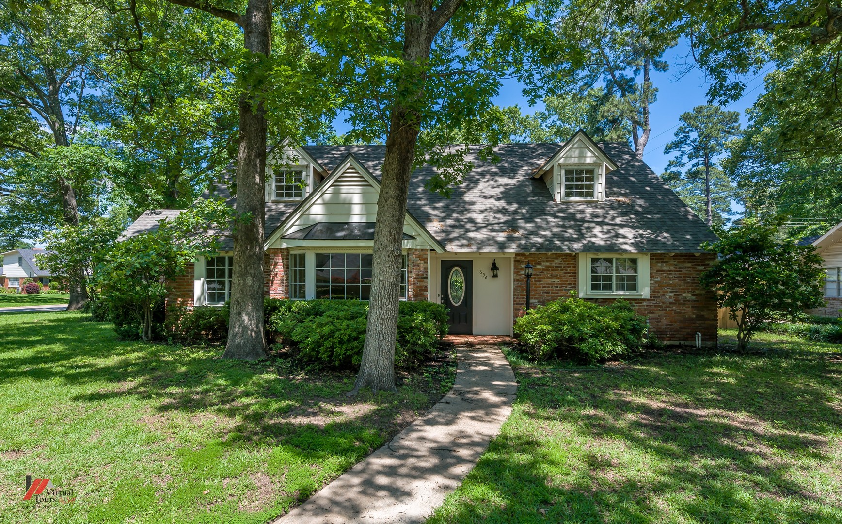Shreveport House: 656 Albemarle Drive