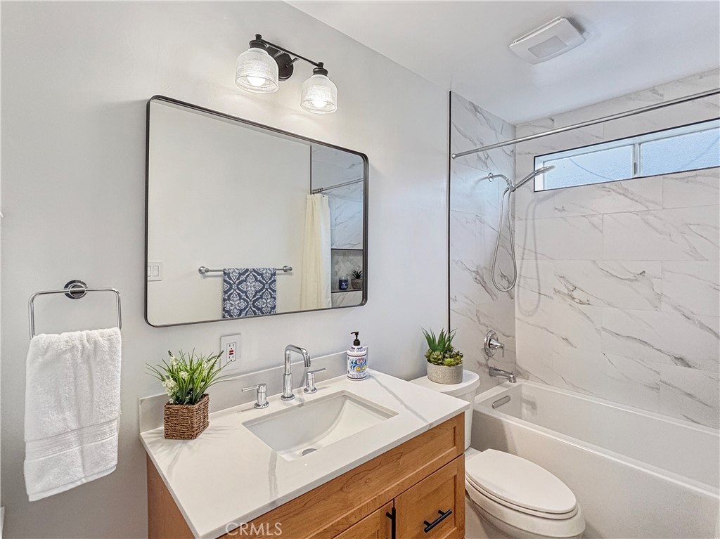 Long Beach Condo: 836 East New York Street