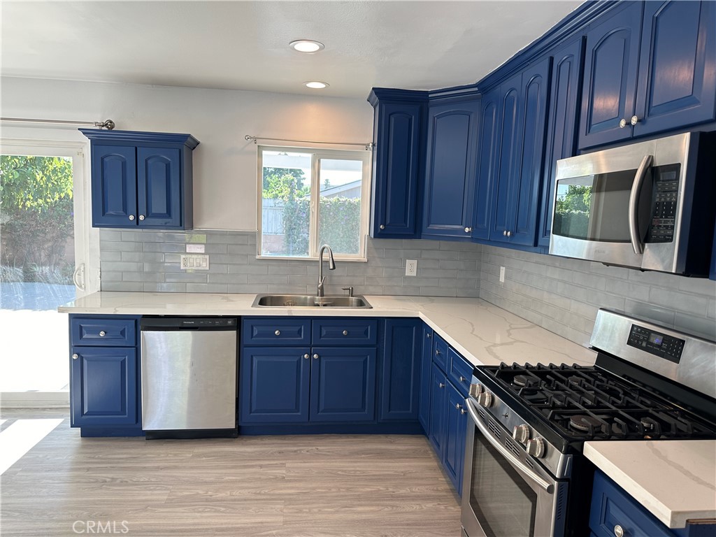 West Hills Condo: 7827 Maynard Avenue