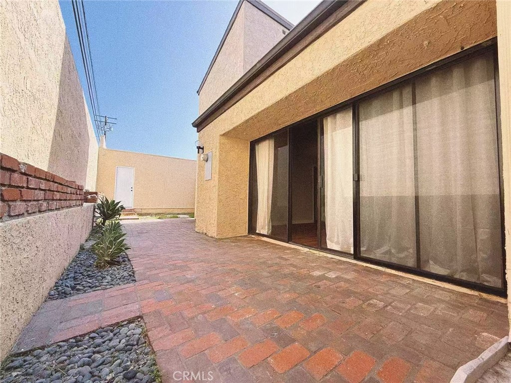 Monrovia Condo: 239 Linwood Avenue