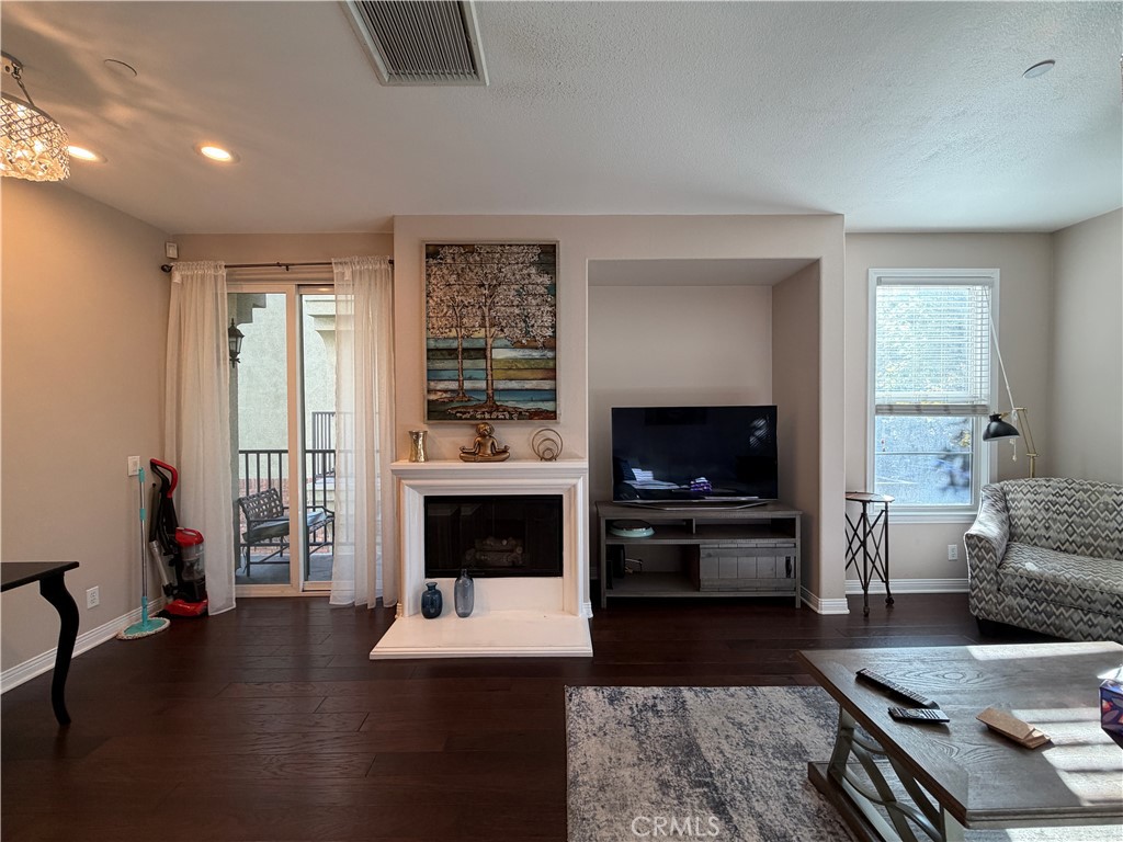 Claremont Condo: 615 West 1st Street