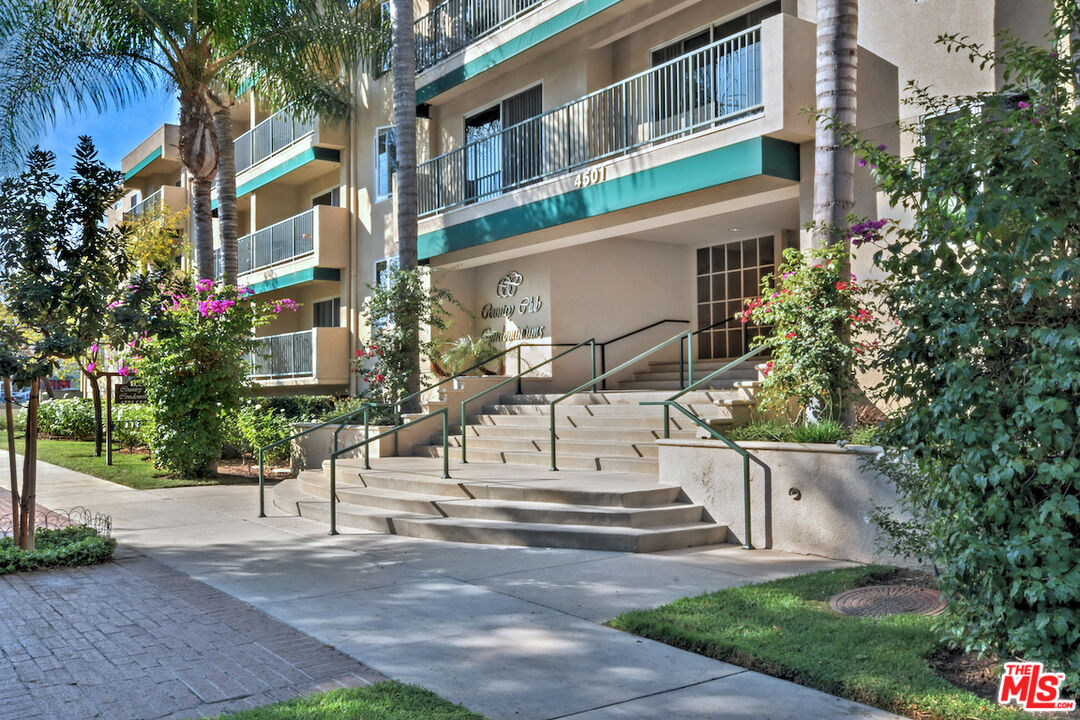 Sherman Oaks Condo: 4501 Cedros Avenue