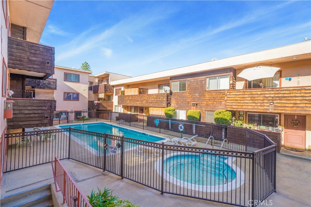 Encino Condo: 5403 Newcastle Avenue