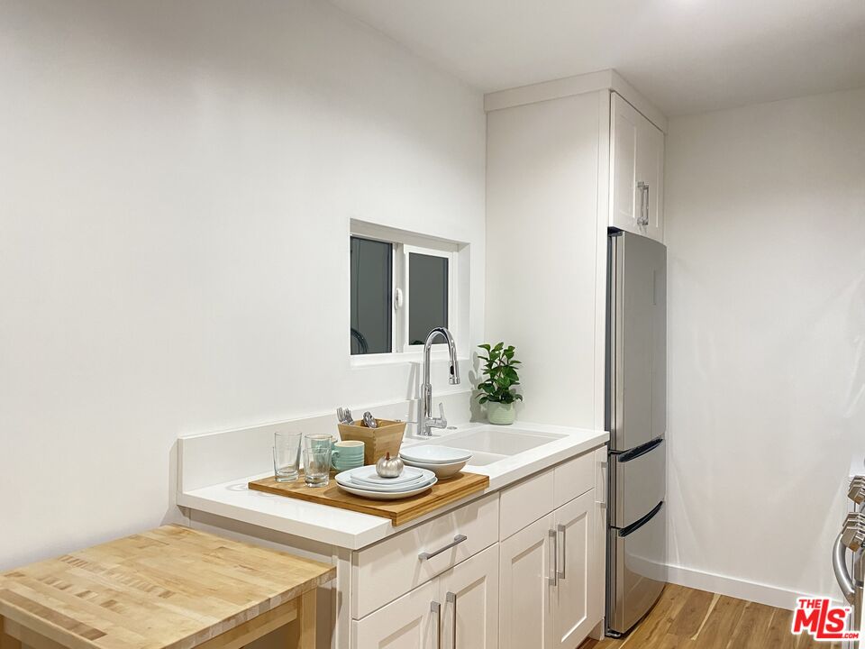 Santa Monica Condo: 2948 Exposition Boulevard