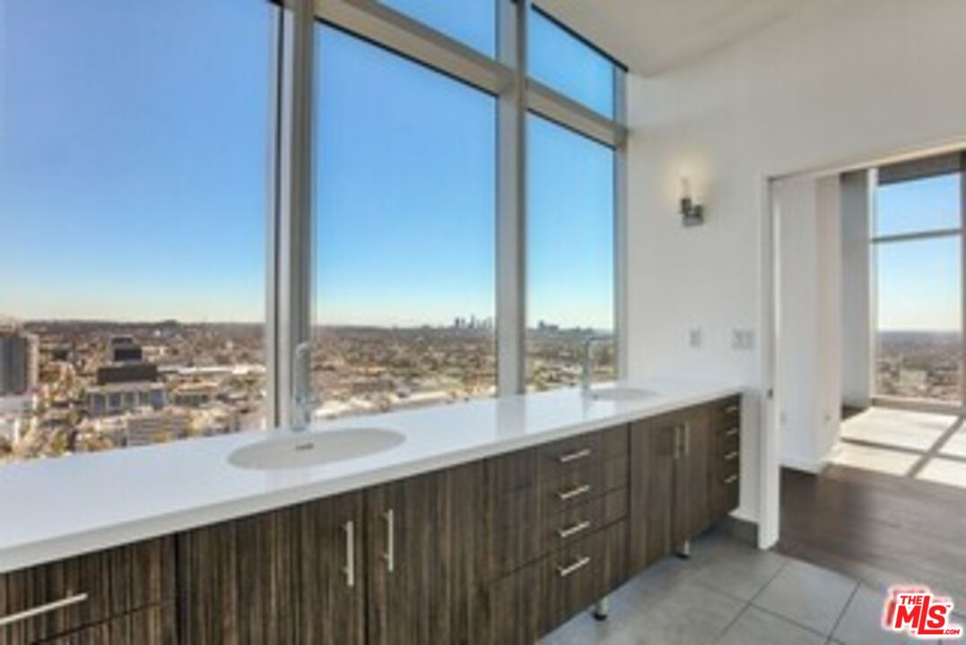 Los Angeles Condo: 1480 Vine Street