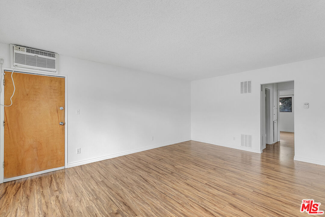 Los Angeles Condo: 1800 North Harvard Boulevard