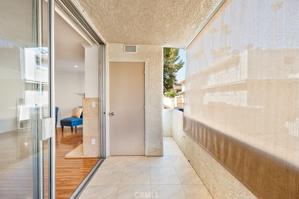 Encino Condo: 5325 Newcastle Avenue