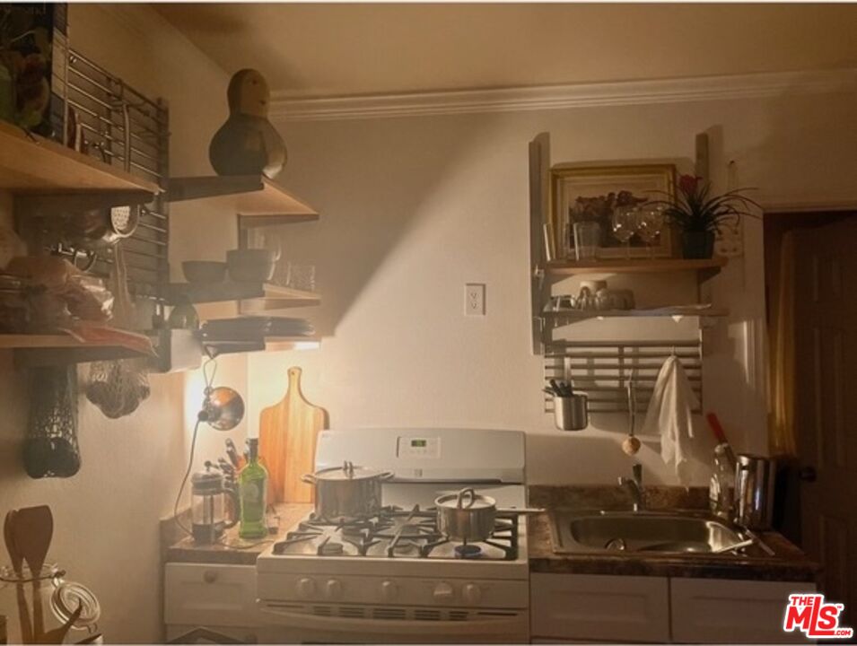 Los Angeles Condo: 1516 Talmadge Street