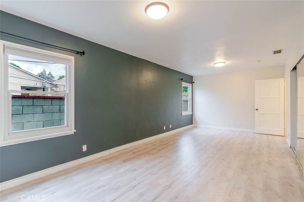 Reseda Condo: 6859 Hesperia Avenue