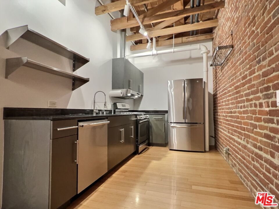 Los Angeles Condo: 500 Molino Street