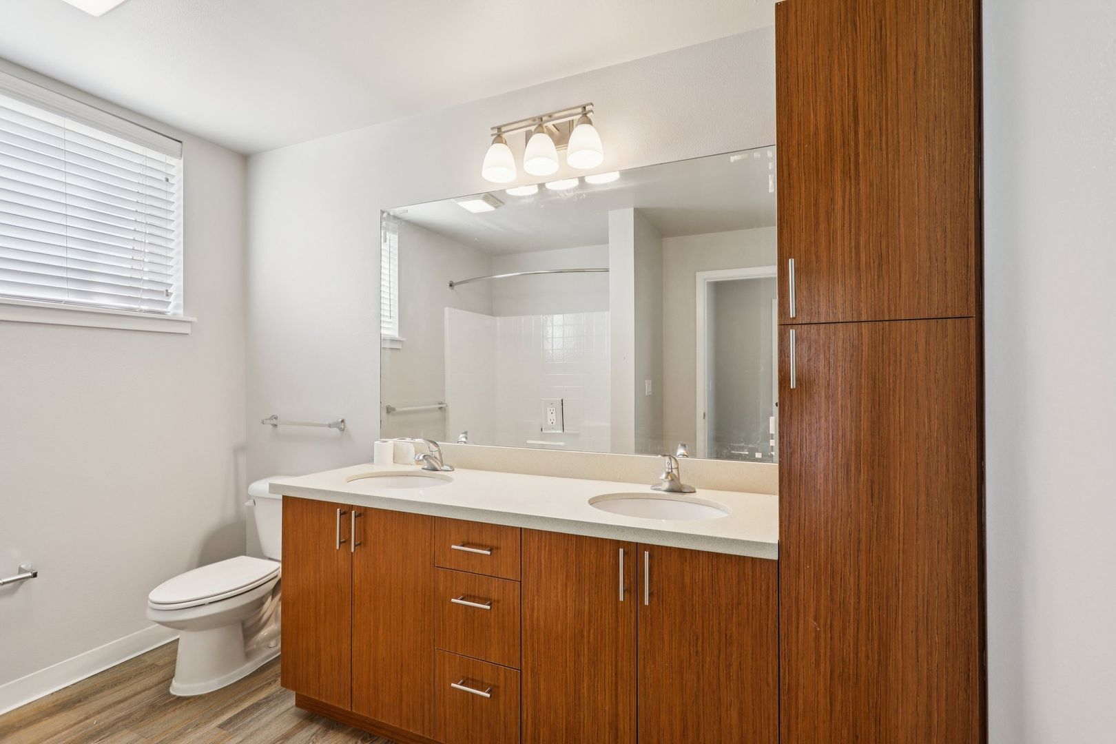 Kirkland Apartment: 11801 97th Ln