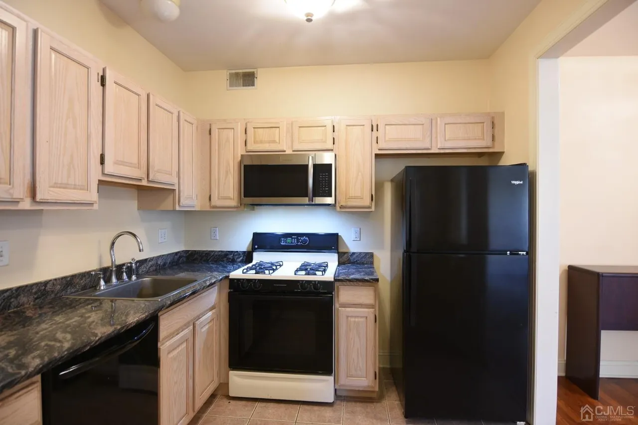 Metuchen, House: 68 Franklin School Way,