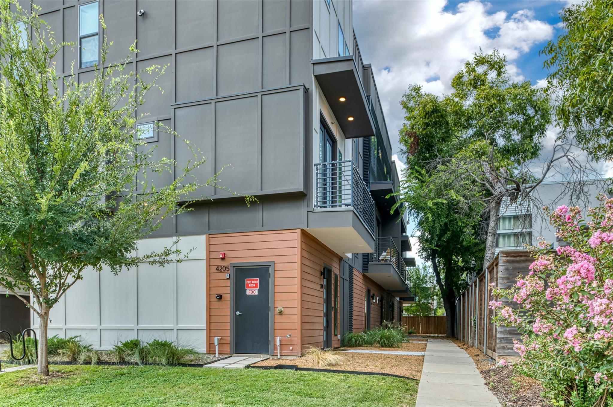 Dallas Condo: 4205 Roseland Avenue