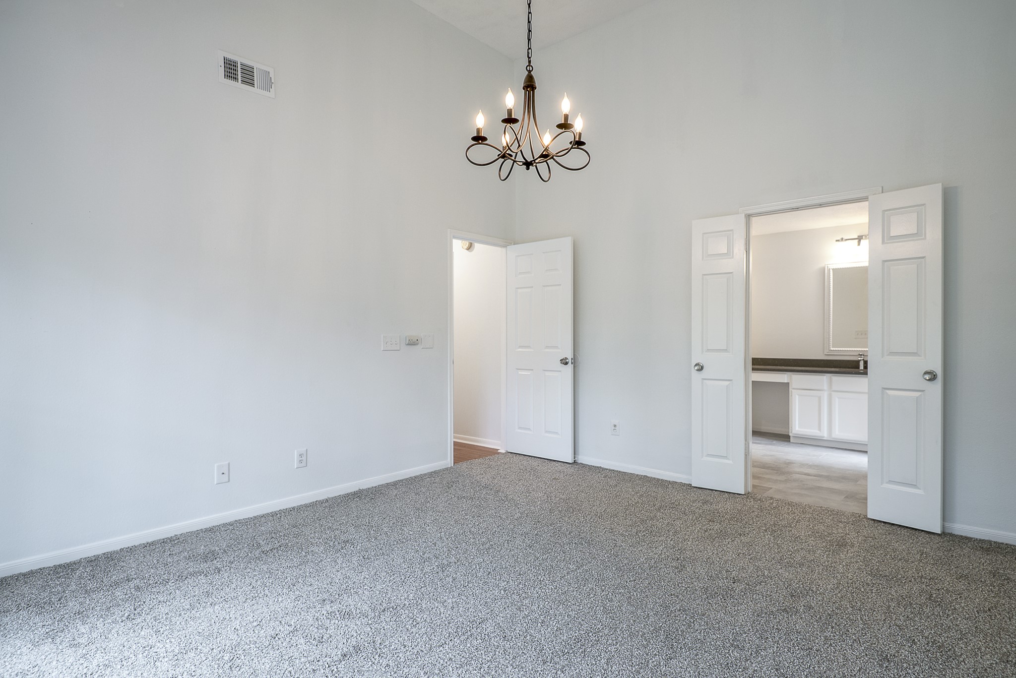 The Woodlands Condo: 10 Summithill Place