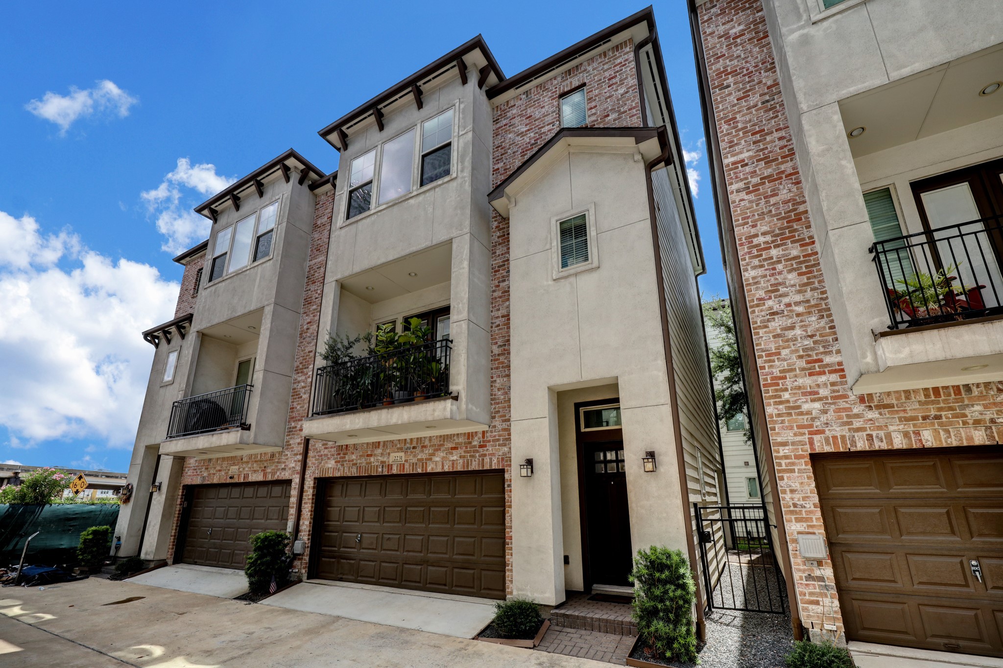 Houston Condo: 2231 Chenevert Street