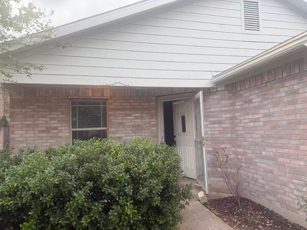 Leander Condo: 207 Mesa Drive