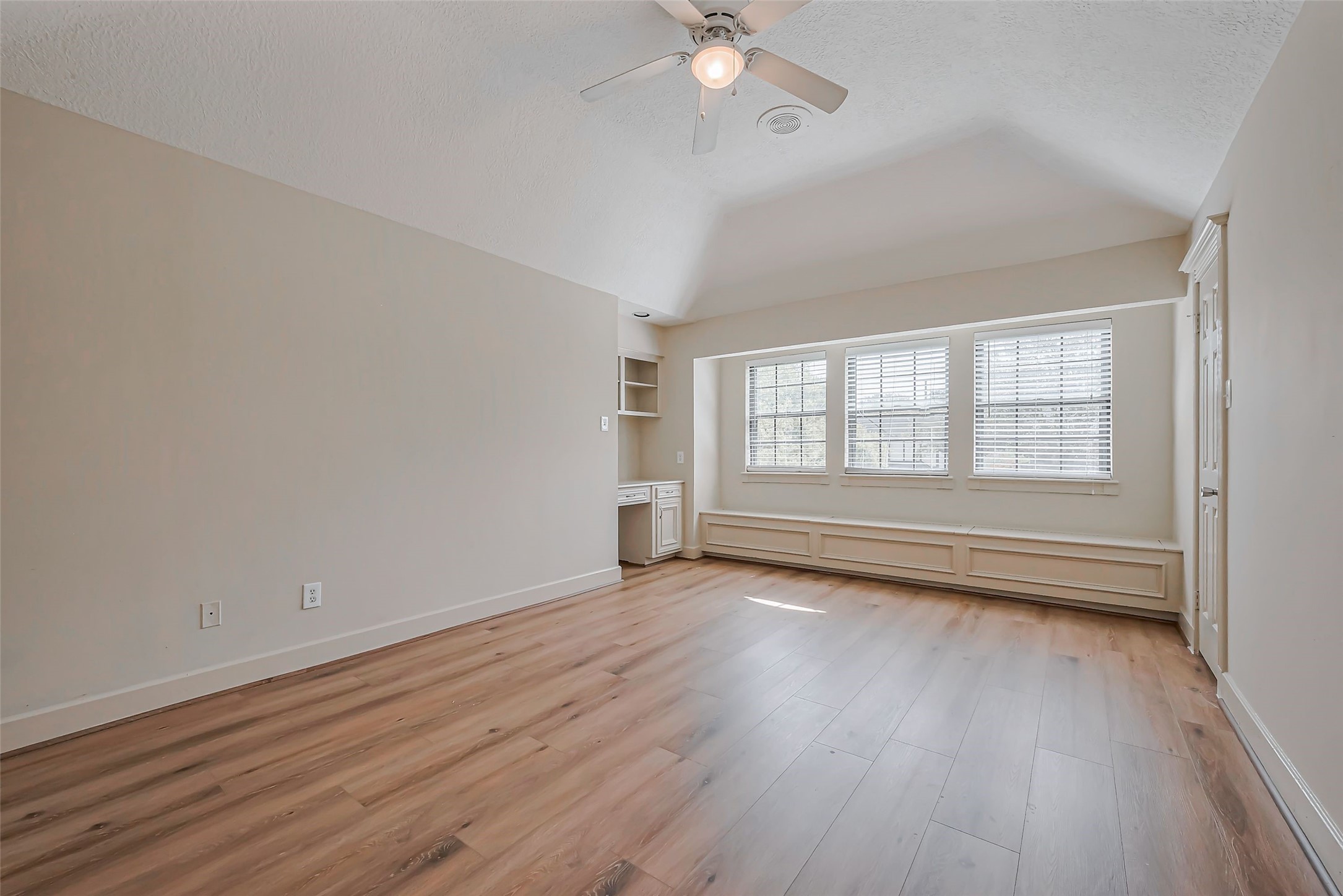 Sugar Land Condo: 2727 Raintree Drive