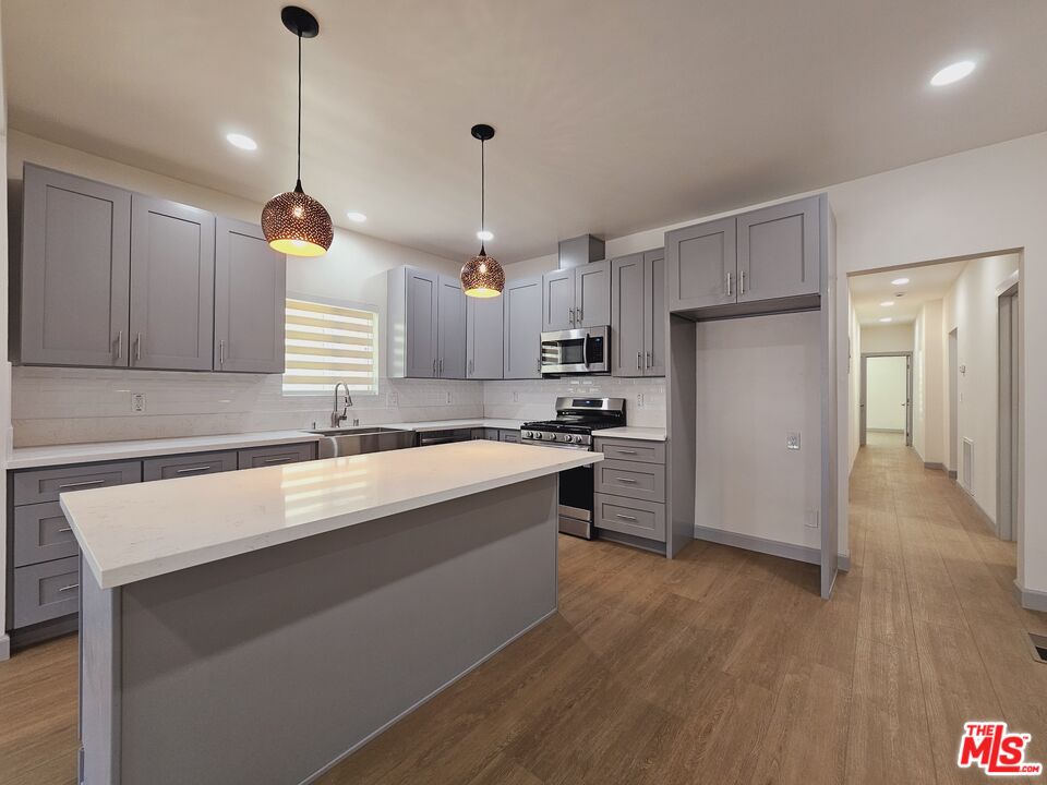 Los Angeles Condo: 2826 1/2 Leeward Avenue