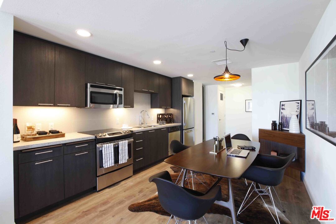 Long Beach Condo: 707 East Ocean Boulevard