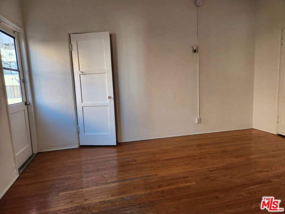 Los Angeles Condo: 438 South Cochran Avenue