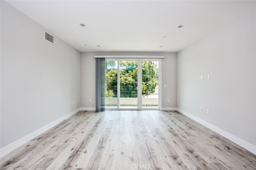 Studio City Condo: 10718 Acama Street