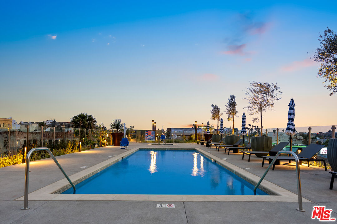 Los Angeles Condo: 800 Western Avenue