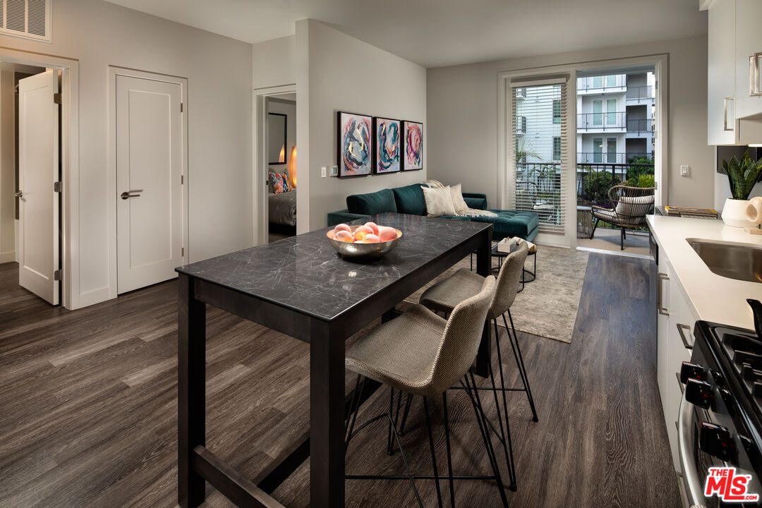 Los Angeles Condo: 687 South Hobart Boulevard