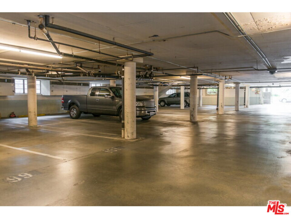 Los Angeles Condo: 525 North Sycamore Avenue