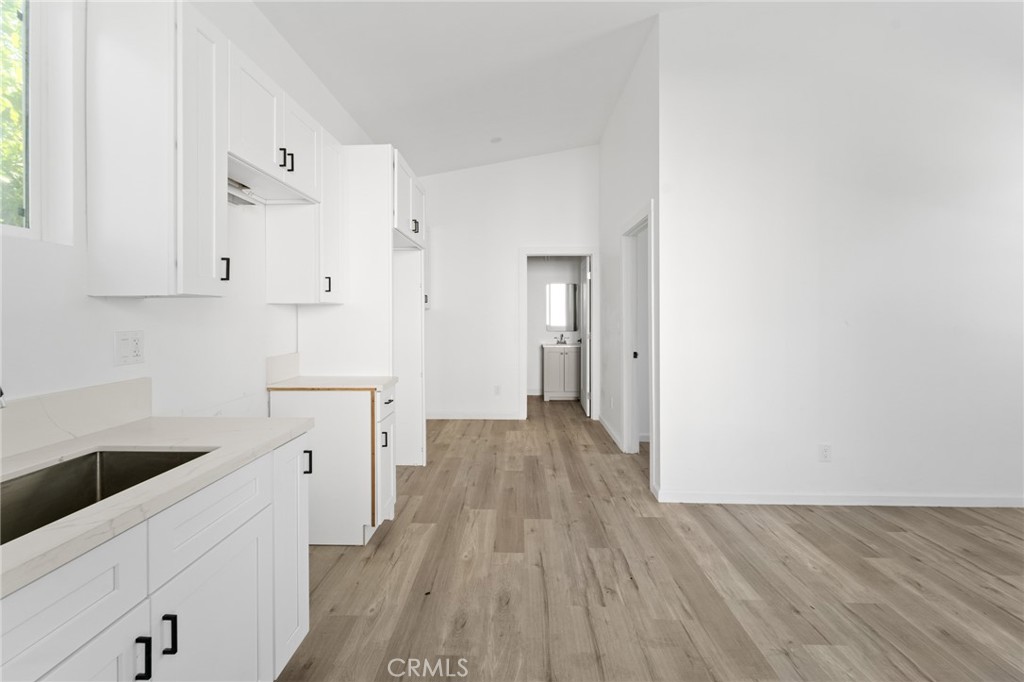 Northridge Condo: 8510 1/2 Wilbur Avenue