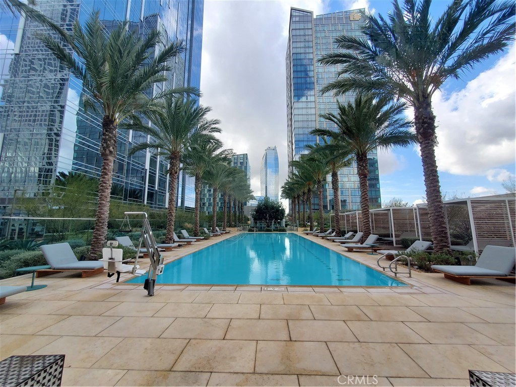 Los Angeles Condo: 877 Francisco Street