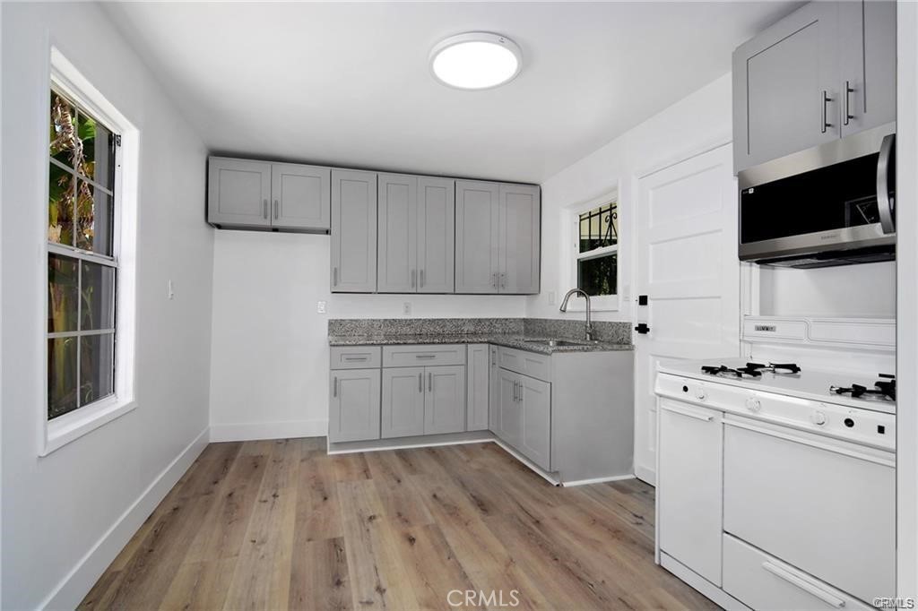 Silver Lake Condo: 633 1/2 North Benton Way