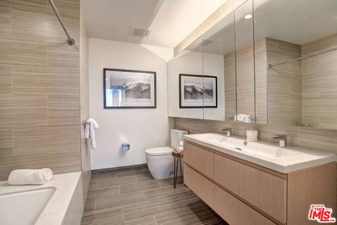 Los Angeles Condo: 877 Francisco Street