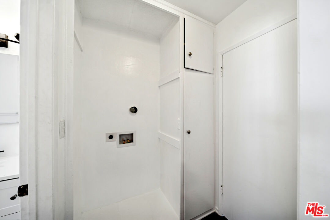 Los Angeles Condo: 2314 South Corning Street