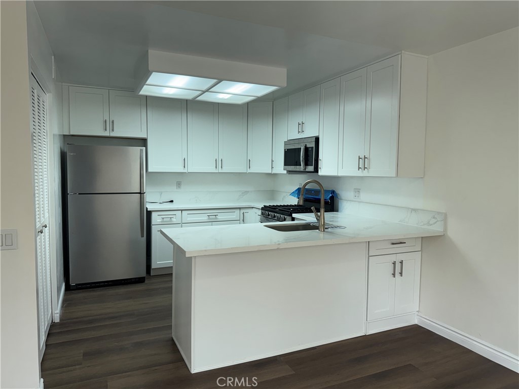 Irvine Condo: 6 Columbia