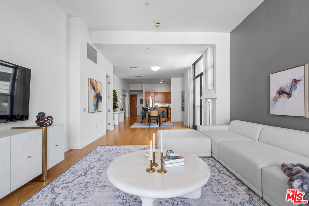 Los Angeles Condo: 3223 West 6th Street