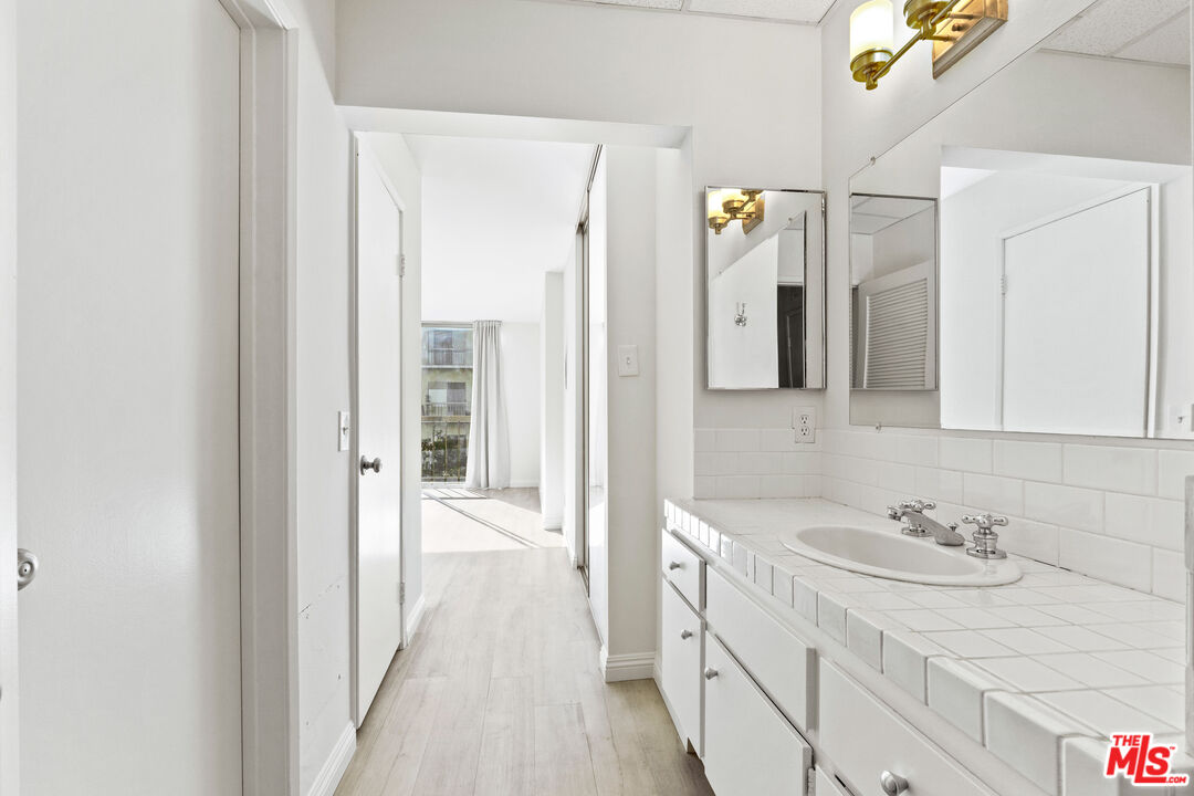 Los Angeles Condo: 10747 Wilshire Boulevard